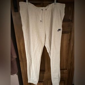 Nike Standard Fit Sweatpants